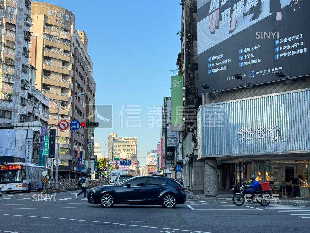 中友百貨正三民路邊間角店房屋室內格局與周邊環境