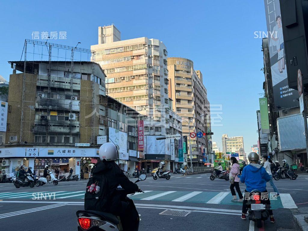 中友百貨正三民路邊間角店房屋室內格局與周邊環境