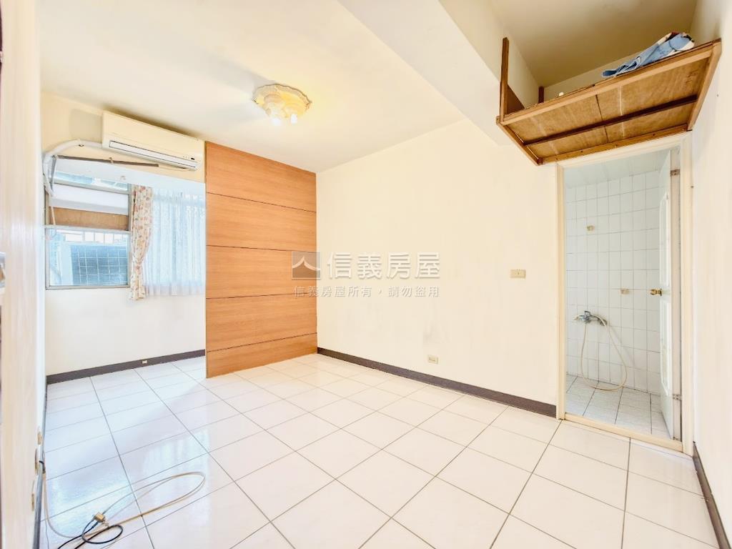 中正路邊間～三房車位房屋室內格局與周邊環境