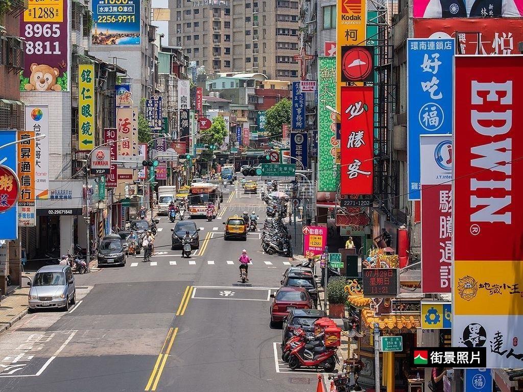 中正路邊間～三房車位房屋室內格局與周邊環境