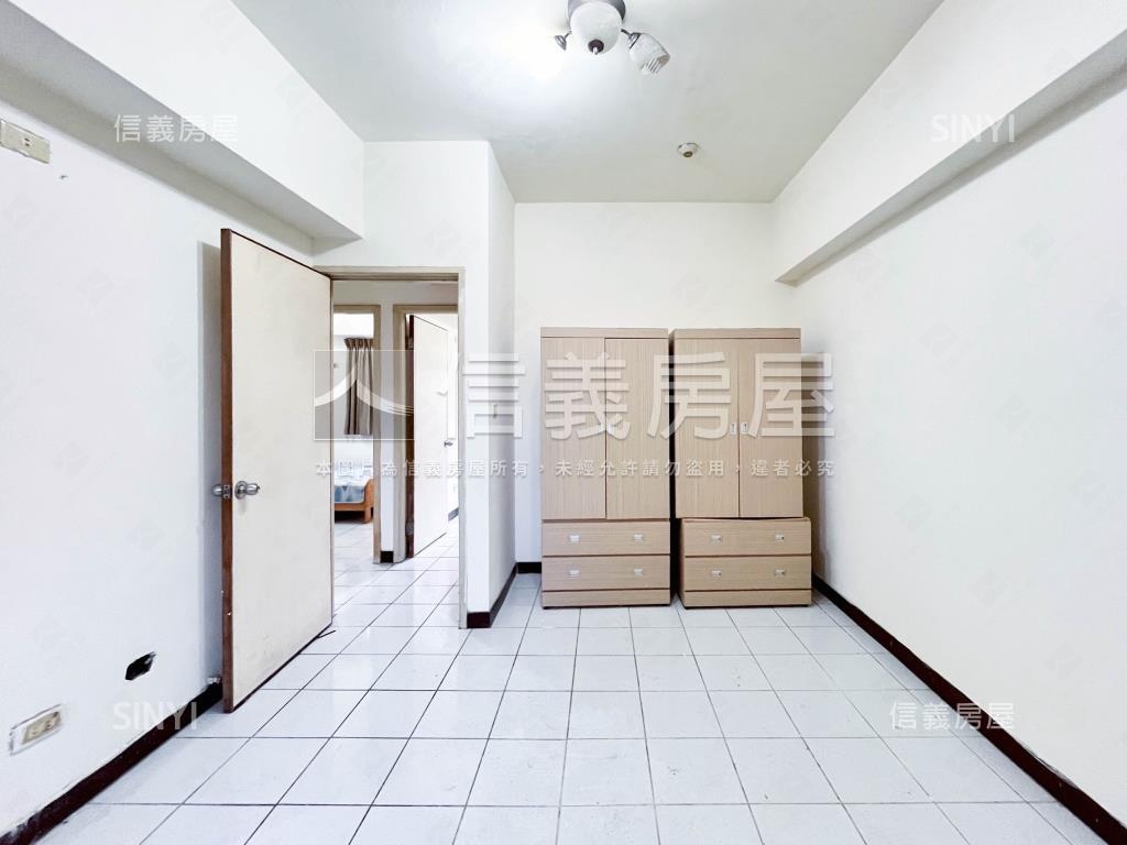 急售！國宅大三房！房屋室內格局與周邊環境