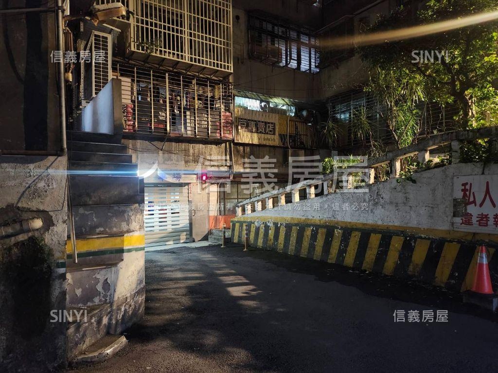 武昌華廈坡平車位房屋室內格局與周邊環境