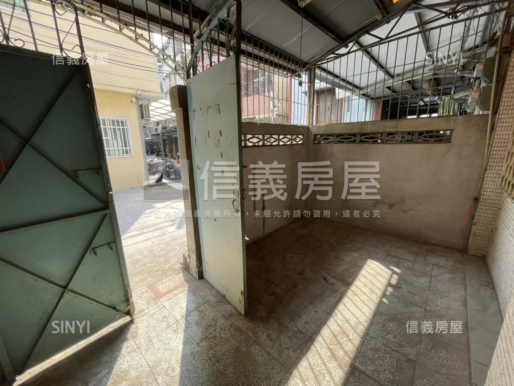 鳳山中山路優質活巷透天房屋室內格局與周邊環境