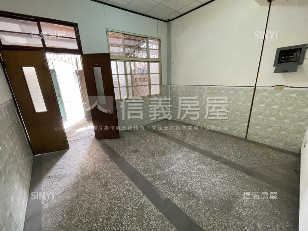 鳳山中山路優質活巷透天房屋室內格局與周邊環境