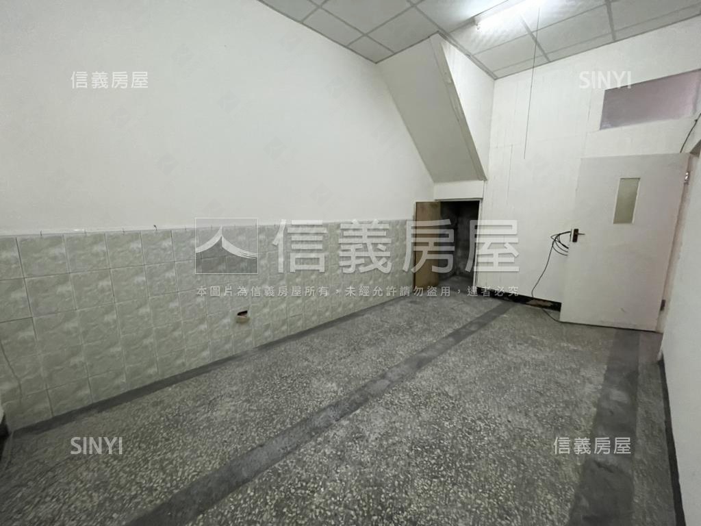 鳳山中山路優質活巷透天房屋室內格局與周邊環境