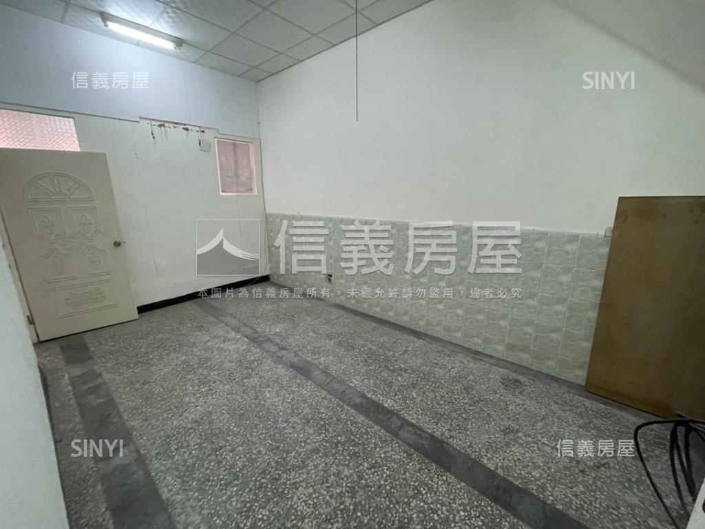 鳳山中山路優質活巷透天房屋室內格局與周邊環境