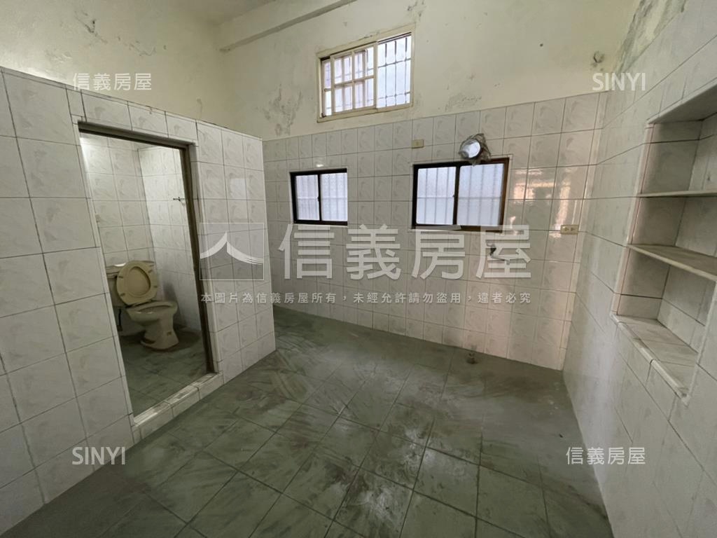 鳳山中山路優質活巷透天房屋室內格局與周邊環境