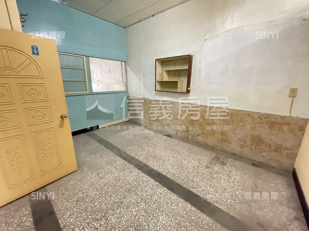 鳳山中山路優質活巷透天房屋室內格局與周邊環境