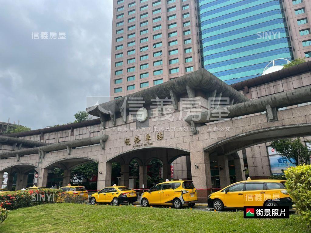 新站尊爵四房車位房屋室內格局與周邊環境