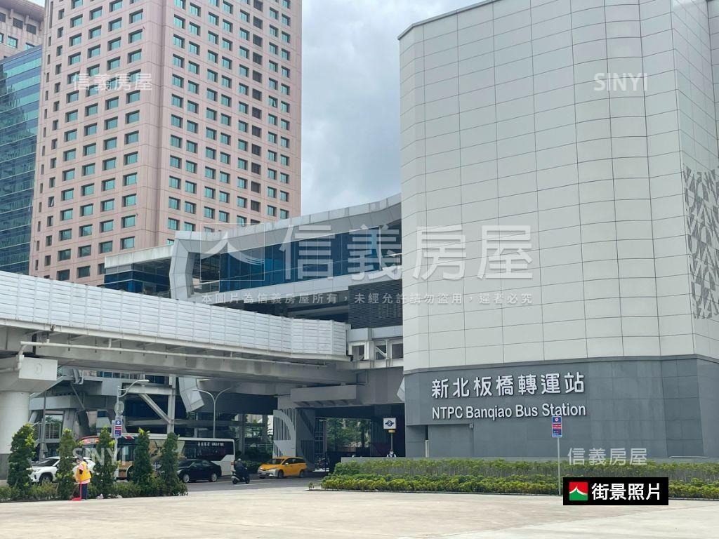 新站尊爵四房車位房屋室內格局與周邊環境