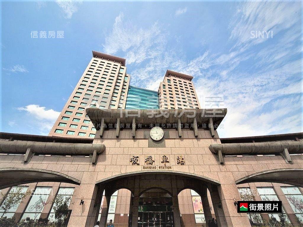 新站尊爵四房車位房屋室內格局與周邊環境