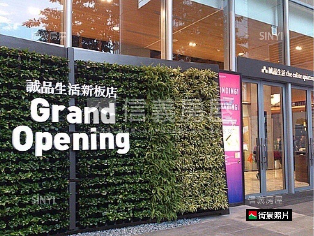 新站尊爵四房車位房屋室內格局與周邊環境