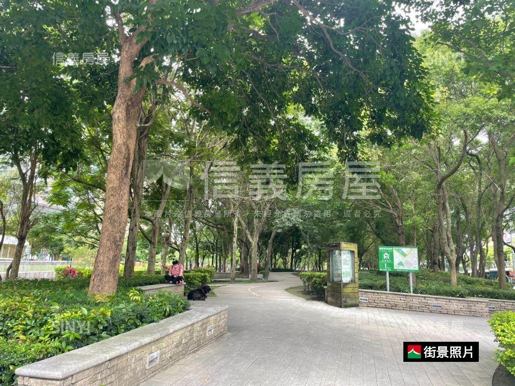 新站尊爵四房車位房屋室內格局與周邊環境