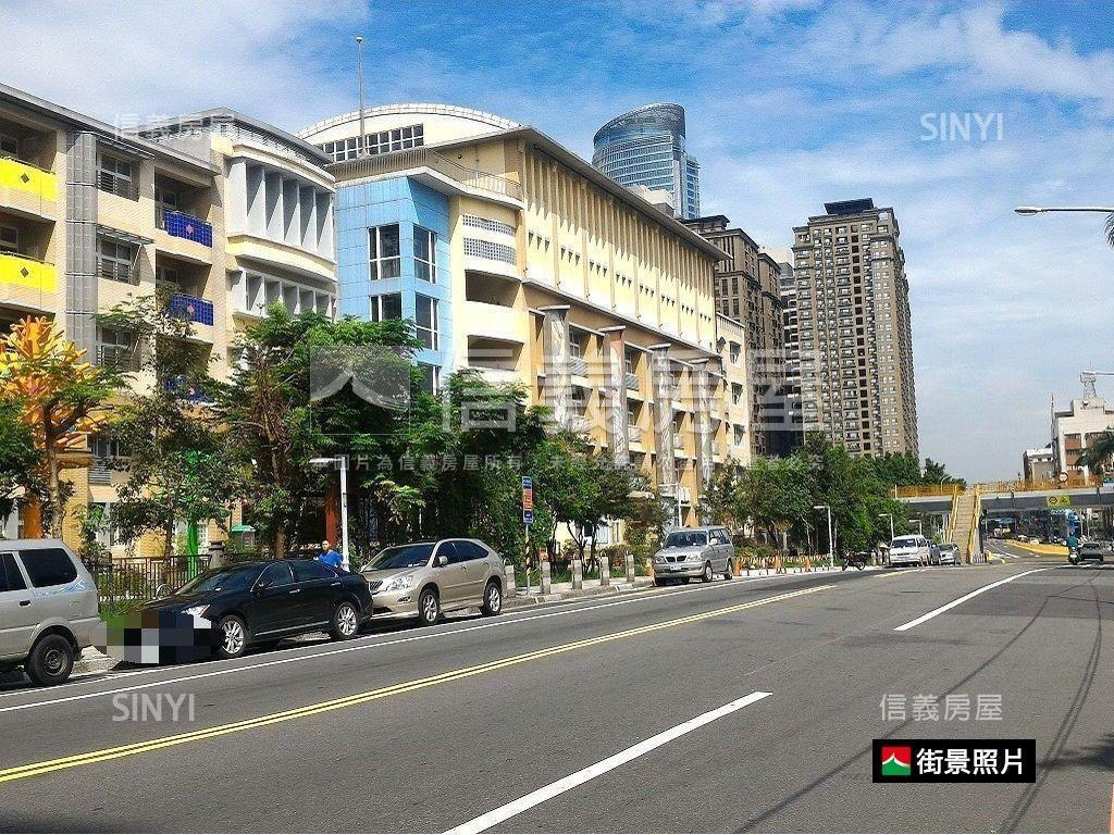 新站尊爵四房車位房屋室內格局與周邊環境