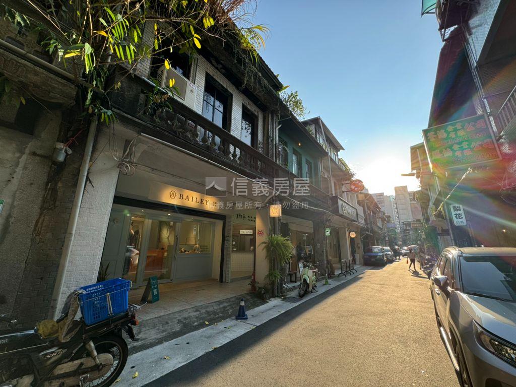 中山站出口旁公寓２房房屋室內格局與周邊環境