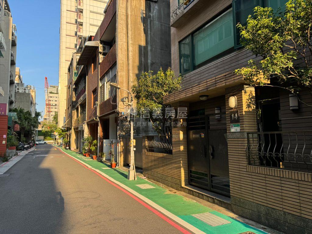 中山站出口旁公寓２房房屋室內格局與周邊環境