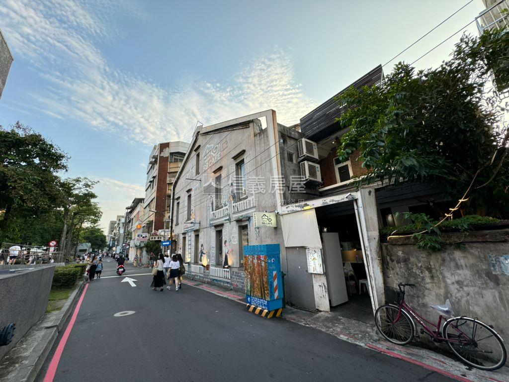 中山站出口旁公寓２房房屋室內格局與周邊環境