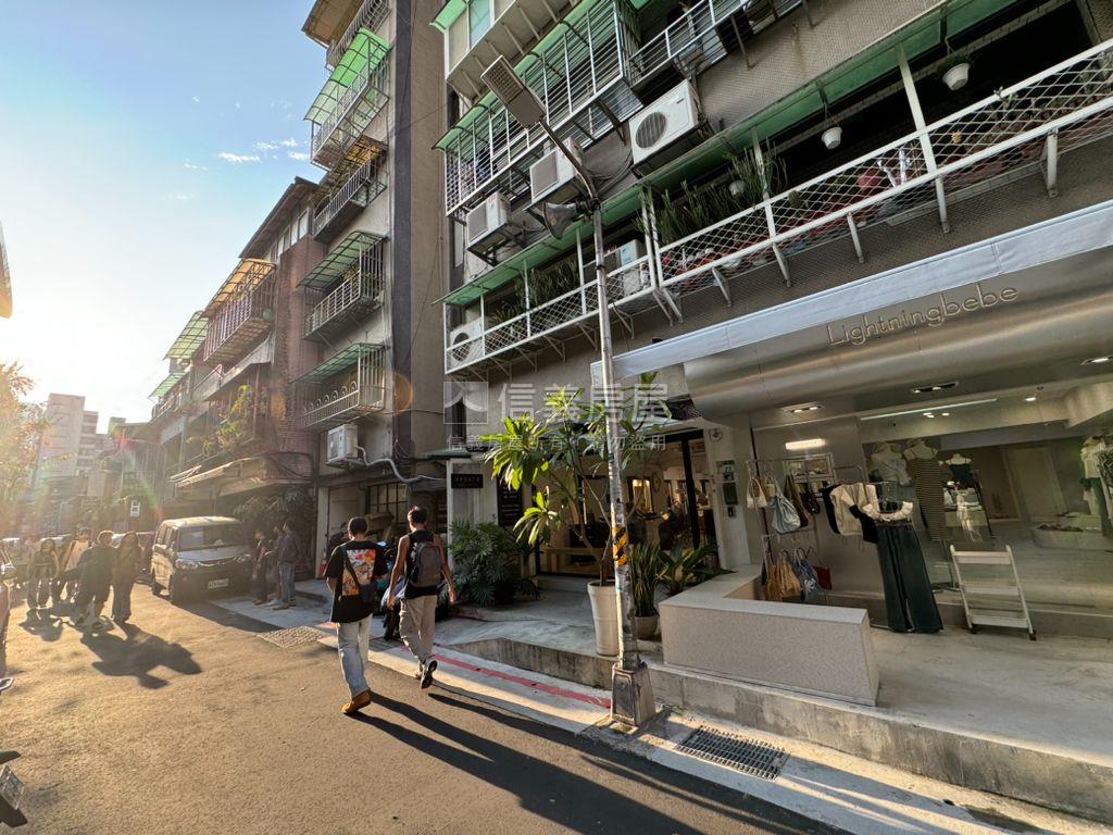 中山站出口旁公寓２房房屋室內格局與周邊環境