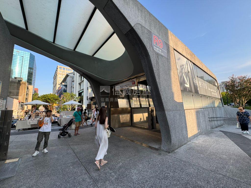 中山站出口旁公寓２房房屋室內格局與周邊環境