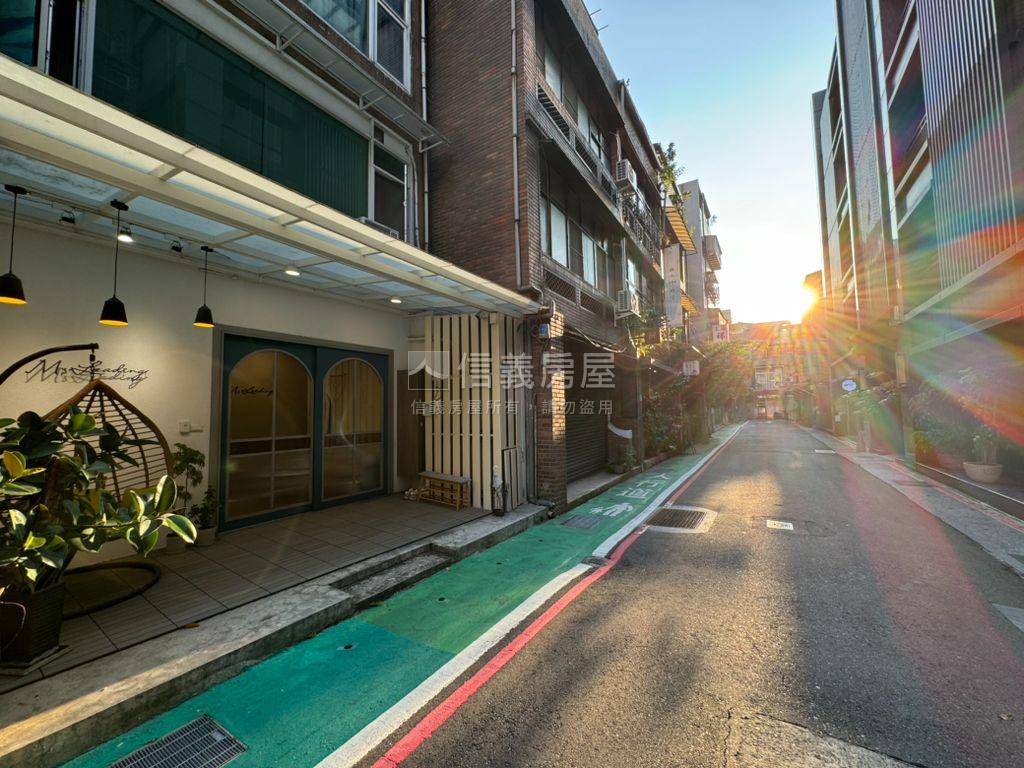 中山站出口旁公寓２房房屋室內格局與周邊環境