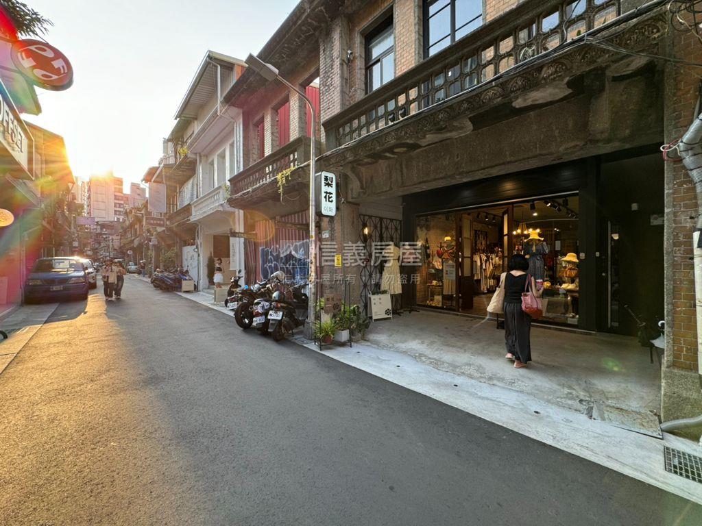 中山站出口旁公寓２房房屋室內格局與周邊環境