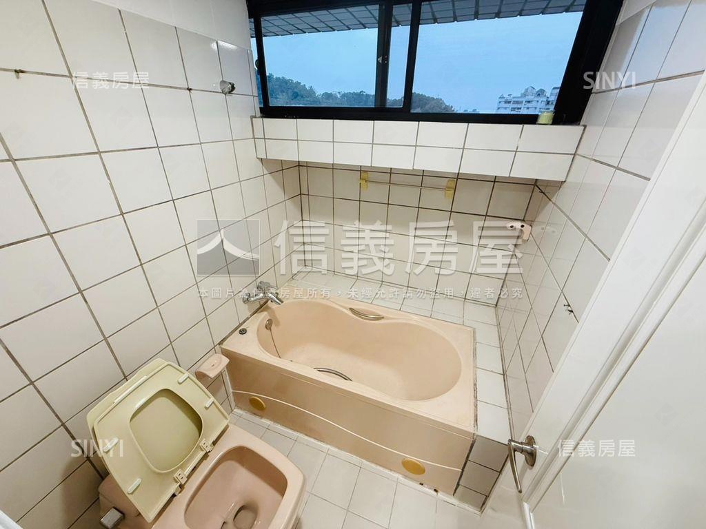 飛駝晶采三房車位房屋室內格局與周邊環境