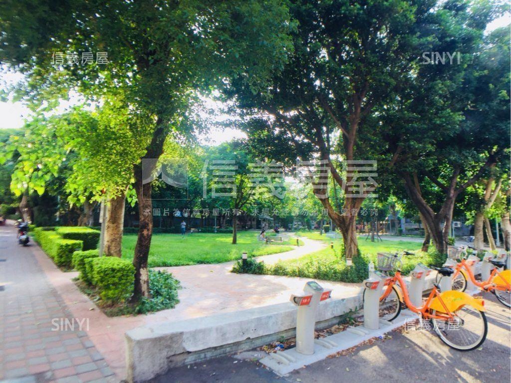 稀有中正月灣三房車位房屋室內格局與周邊環境