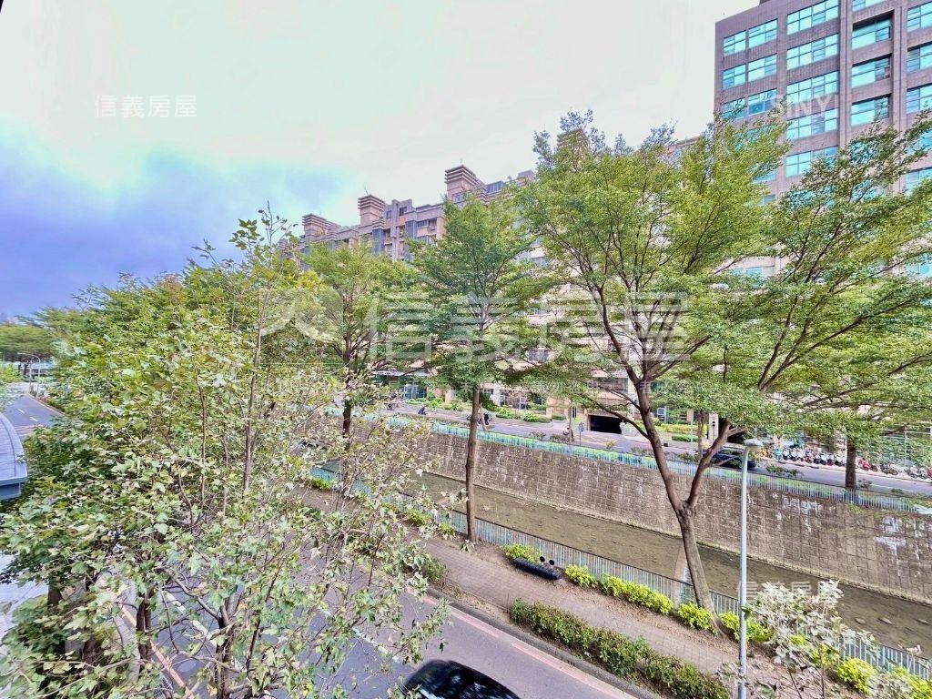 文鼎大苑朝西南四房房屋室內格局與周邊環境