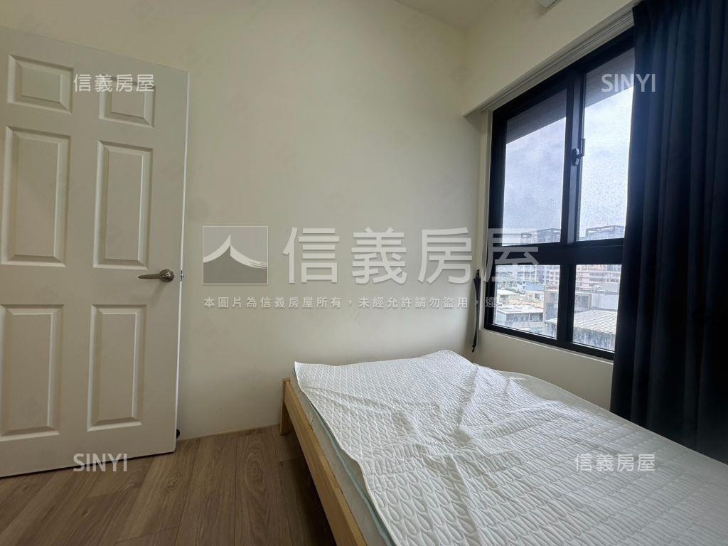 泓典金鑽好機能２房車位房屋室內格局與周邊環境