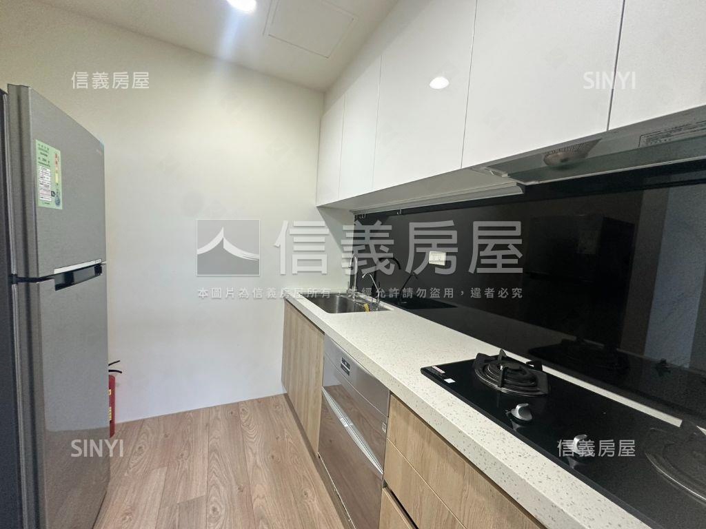 泓典金鑽好機能２房車位房屋室內格局與周邊環境