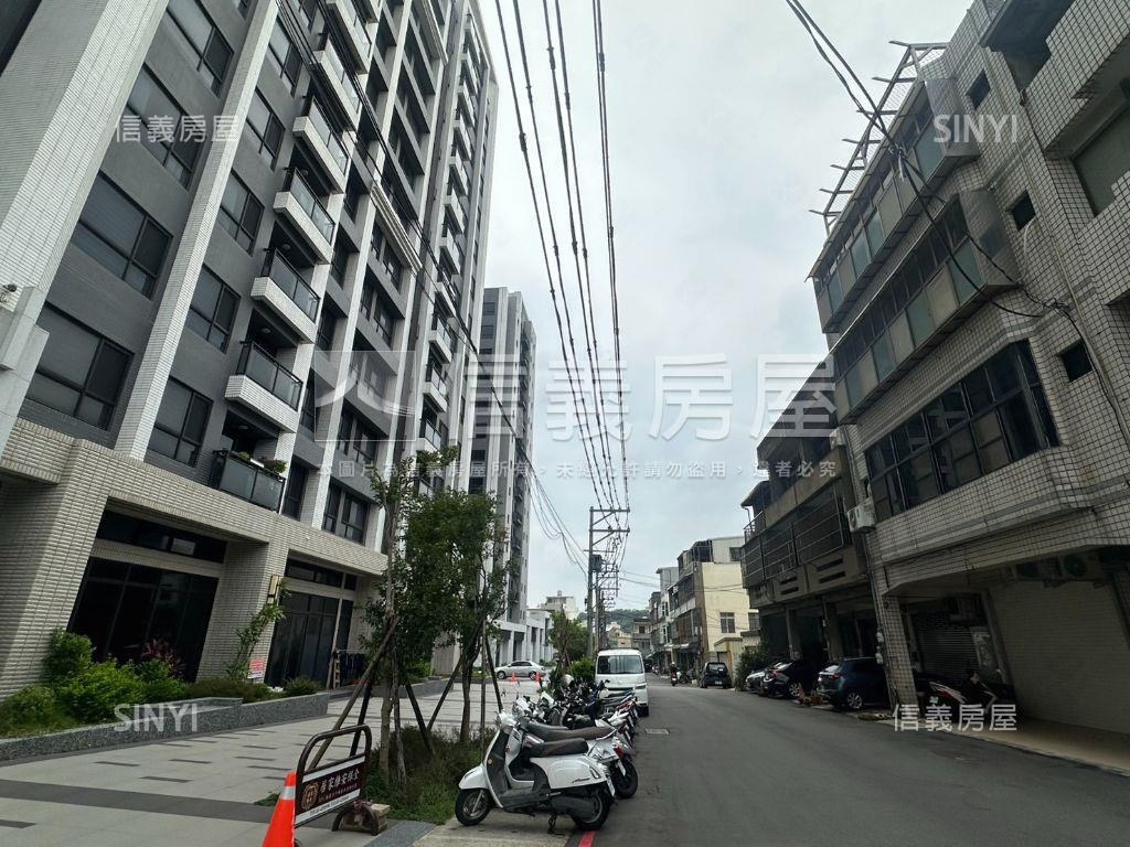 泓典金鑽好機能２房車位房屋室內格局與周邊環境