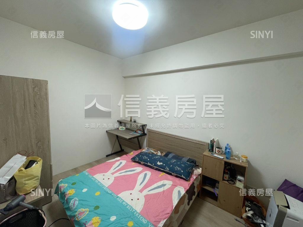 世界花園中高樓兩房平車房屋室內格局與周邊環境