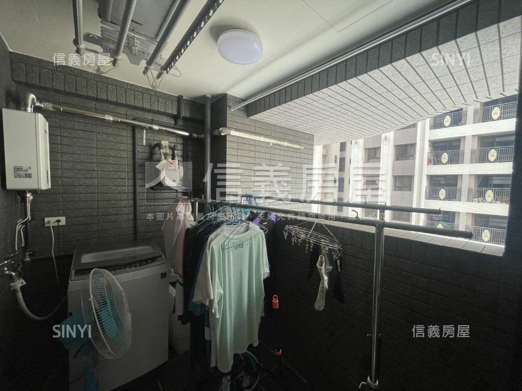 世界花園中高樓兩房平車房屋室內格局與周邊環境