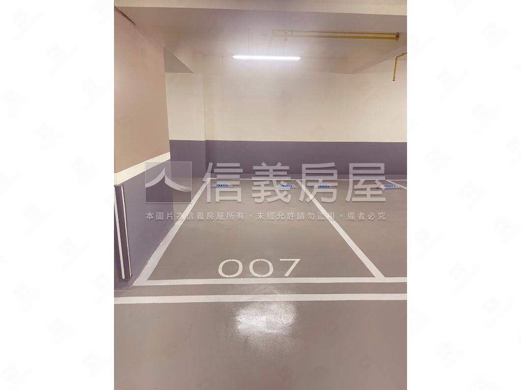 世界花園中高樓兩房平車房屋室內格局與周邊環境