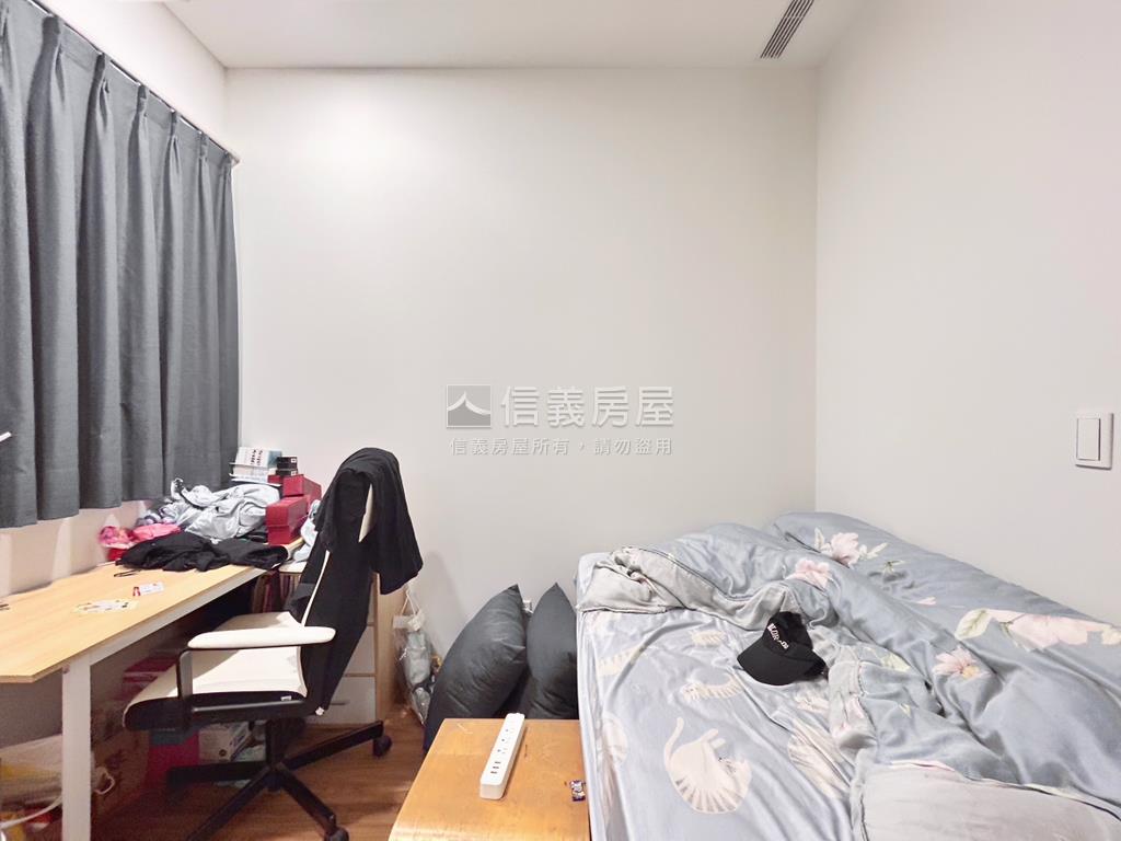 上河園裝潢美三房車位房屋室內格局與周邊環境