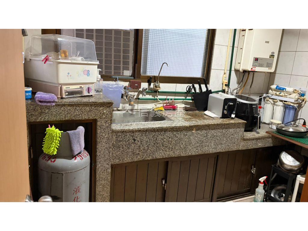 近捷運公寓３樓房屋室內格局與周邊環境
