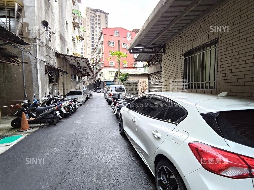 邊間屋況佳☆方便停車一樓房屋室內格局與周邊環境