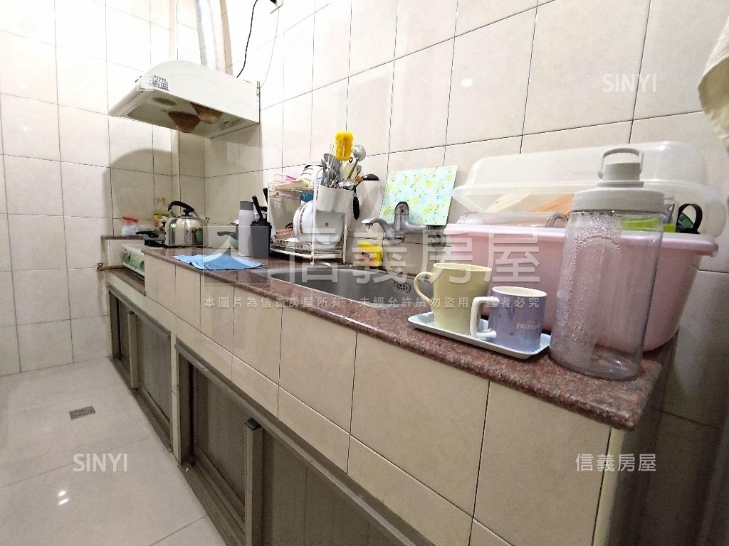 邊間屋況佳☆方便停車一樓房屋室內格局與周邊環境