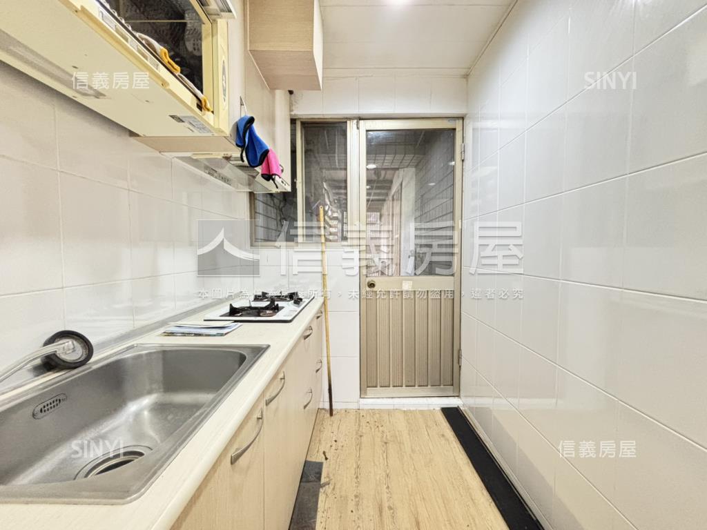 新店稀有社區一樓房屋室內格局與周邊環境