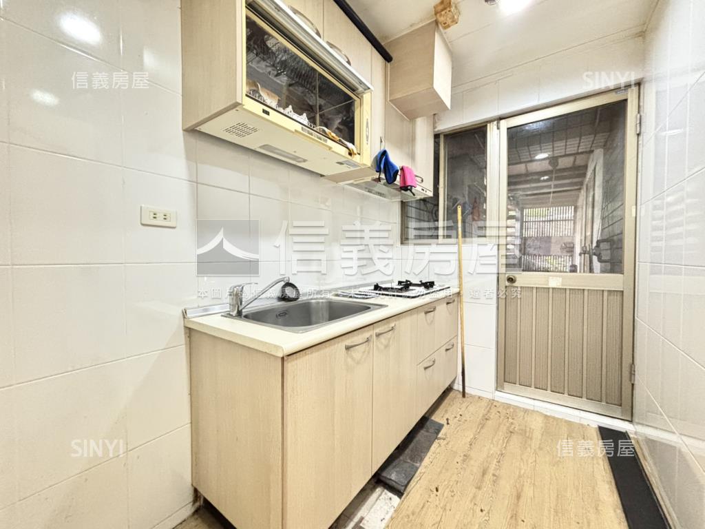 新店稀有社區一樓房屋室內格局與周邊環境