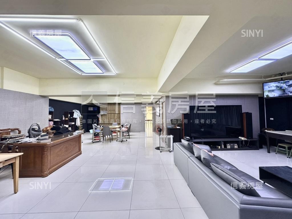 東區大面寬稀有順向角店房屋室內格局與周邊環境