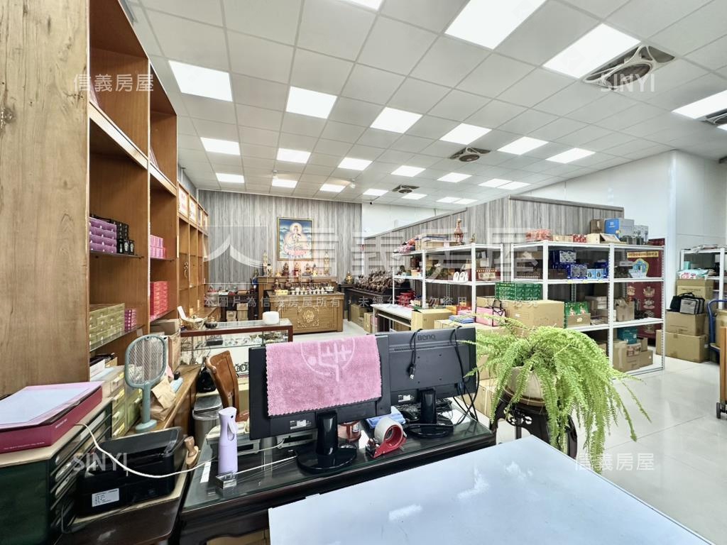 東區大面寬稀有順向角店房屋室內格局與周邊環境