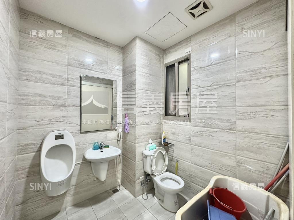 東區大面寬稀有順向角店房屋室內格局與周邊環境