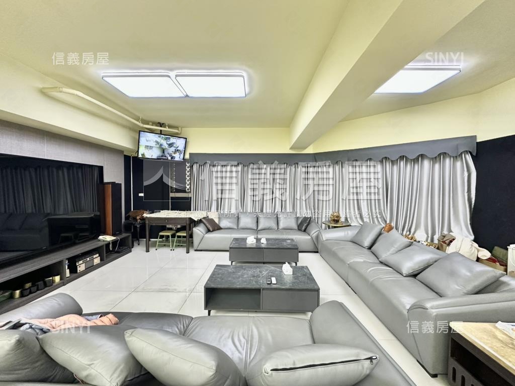 東區大面寬稀有順向角店房屋室內格局與周邊環境