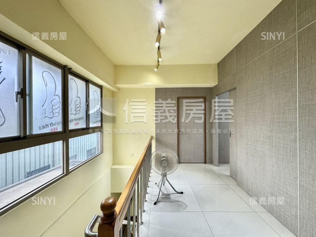 東區大面寬稀有順向角店房屋室內格局與周邊環境