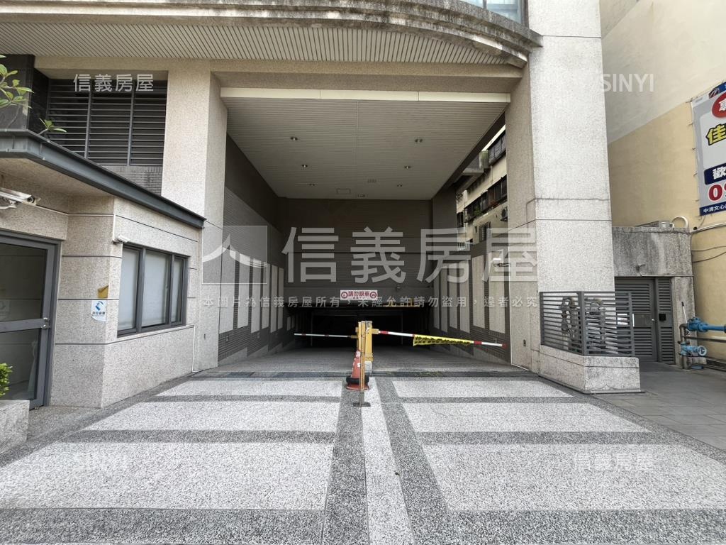 文心會館邊間兩房機上車位房屋室內格局與周邊環境