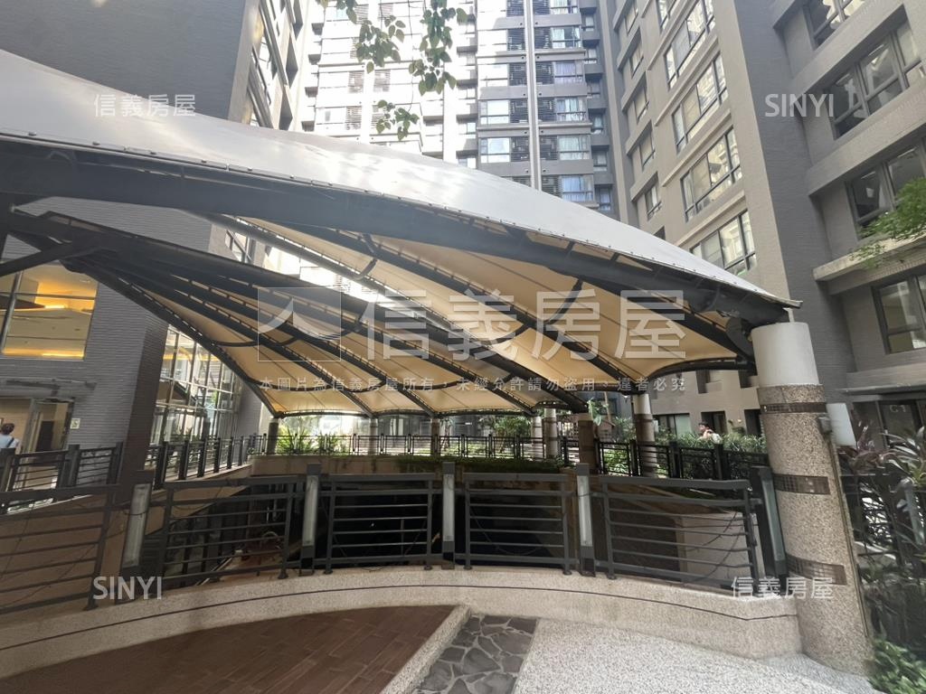 文心會館邊間兩房機上車位房屋室內格局與周邊環境