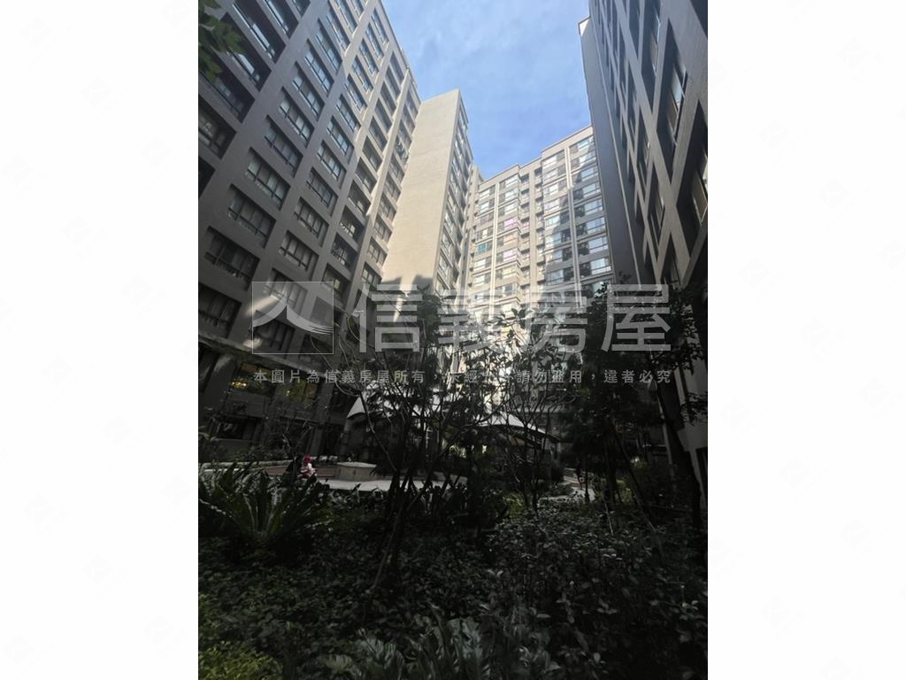 文心會館邊間兩房機上車位房屋室內格局與周邊環境