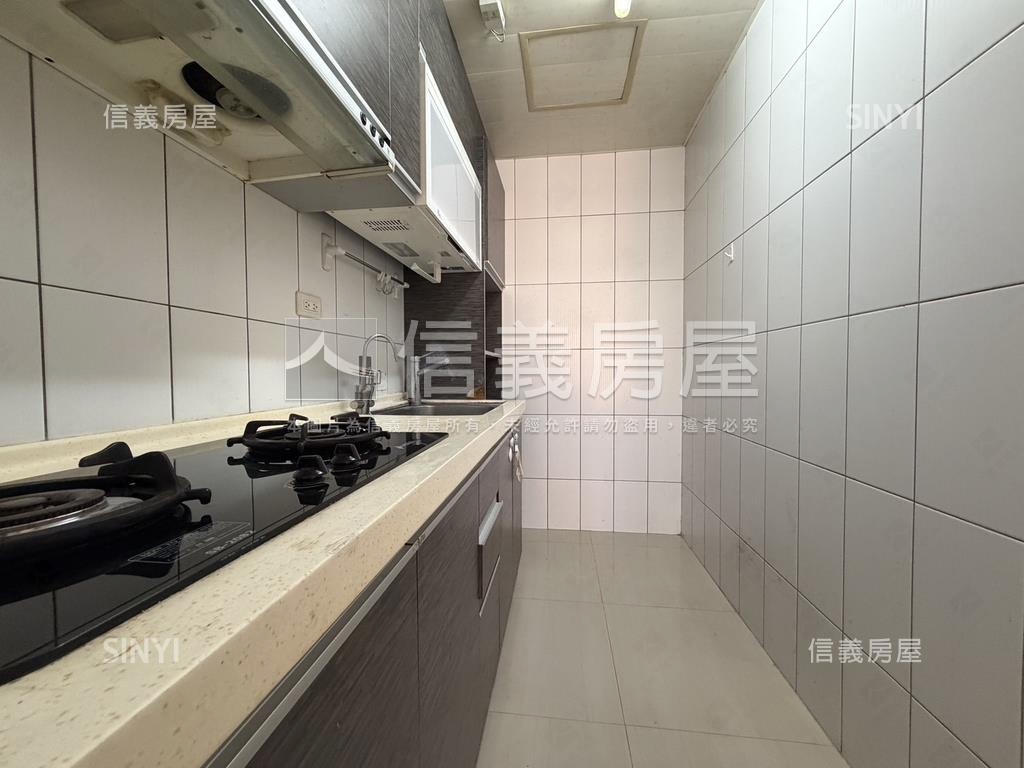 文心會館邊間兩房機上車位房屋室內格局與周邊環境