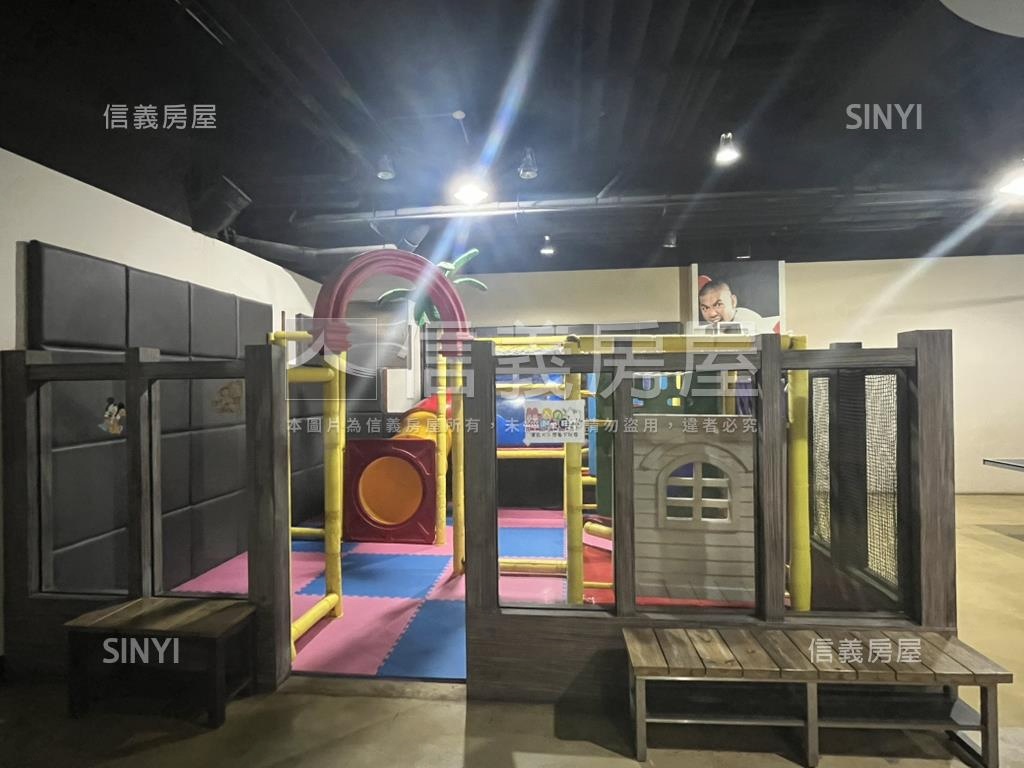 文心會館邊間兩房機上車位房屋室內格局與周邊環境